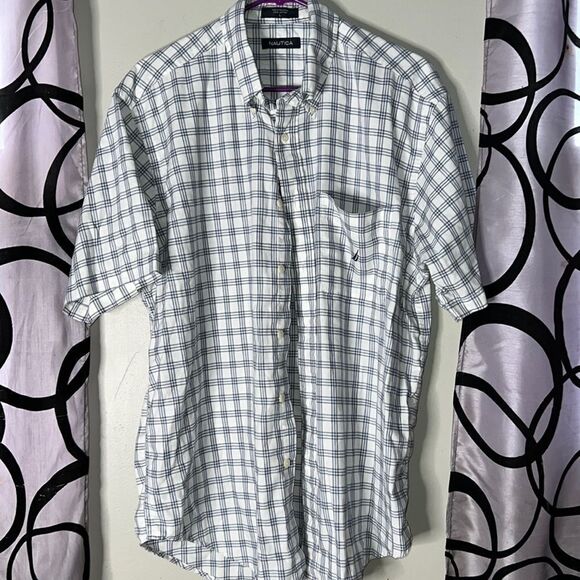 Nautica, short sleeve plaid button down shirt, size large - Picture 1 of 9